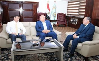 وزير الزراعة يبحث مع محافظ الوادي الجديد دعم مزارعي المحافظة وتعزيز المشروعات الإنتاجية