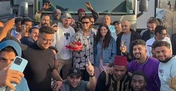 أسرة فيلم "أسد" تحتفل بعيد ميلاد محمد رمضان