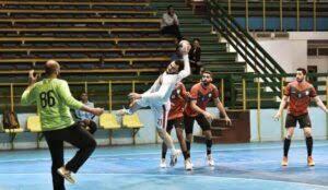 طبيب الزمالك يكشف طبيعة إصابة نجم فريق اليد أمام الأهلي 