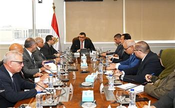 وزير الإسكان يوجه بضرورة الإسراع من تنفيذ كافة المشروعات الخدمية بالمدن الجديدة