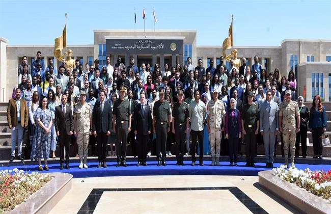 القوات المسلحة تنظم زيارات ميدانية لوفد من الشباب المصرى والأجنبى لعدد من المنشآت العسكرية 