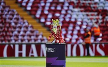 كأس الدوري الإنجليزي يصل ملعب آنفيلد قبل تتويج ليفربول ضد كريستال بالاس | صور
