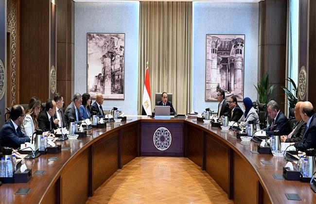 رئيس الوزراء يستعرض تحديات صناعة الحديد والصلب وآليات وخطوات النهوض بالقطاع