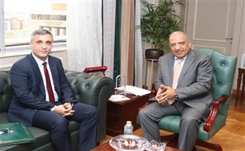 وزير الكهرباء يبحث سبل دعم وتعزيز فرص التعاون والشراكة والاستثمار مع الجزائر