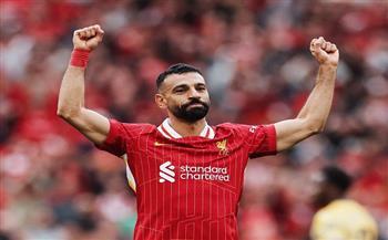 محمد صلاح يتسلم جائزتي أفضل لاعب وهداف الدوري الإنجليزي