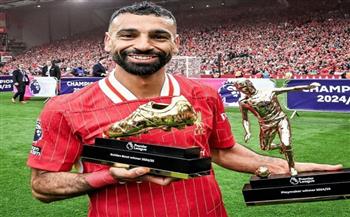 محمد صلاح يتسلم جائزتي أفضل لاعب وهداف الدوري الإنجليزي