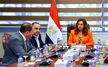 وزيرة التنمية المحلية تناقش الاستعدادات الخاصة بعقد مؤتمر "المسئولية المجتمعية والسكن الكريم"