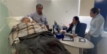 فيديو.. بنك يجبر مسنة في الـ96 من عمرها على الحضور للفرع