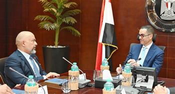 في لقاء مع وزير الاستثمار.. اتصالات تعلن صخ استثمارات جديدة في مصر
