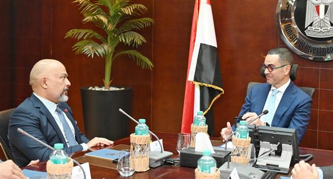 في لقاء مع وزير الاستثمار.. اتصالات تعلن صخ استثمارات جديدة في مصر