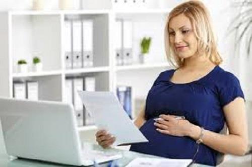 للمرأة العاملة.. 7 نصائح عليكِ اتباعها أثناء فترة الحمل