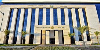 بيان مهم من «العمل» بشأن العامل صاحب فيديو التعنيف من مسؤول عمل سعودي 