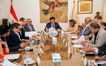 وزير الثقافة يجتمع بقيادات الوزارة لاستعراض خطة العمل والمبادرات المنتظر إطلاقها بالتزامن مع احتفالات 30يونيو 