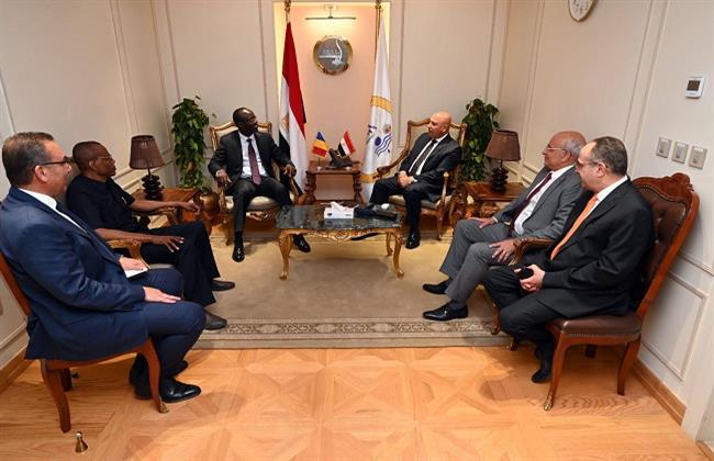وزير النقل: مشروع الطريق البري (مصر - تشاد) شريان حيوي لتعزيز التكامل الاقتصادي بين البلدين