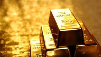 انخفاض أسعار الذهب وسط تحسن شهية المخاطرة بعد تأجيل ترامب تعريفات الاتحاد الأوروبي