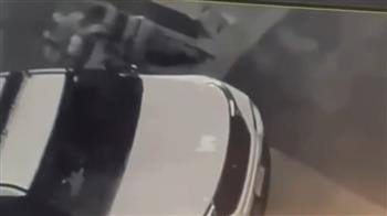 فضيحة لجهاز الخدمة السرية الأمريكية.. عراك بين ضابطتين أمام منزل أوباما (فيديو)