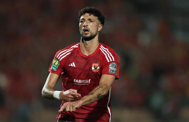 وسام أبو علي يقود الأهلي أمام فاركو في مباراة حسم الدوري