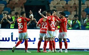 نهاية الشوط الأول.. الأهلي يلامس درع الدوري بهدفين في مرمى فاركو