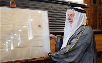 حاكم الشارقة يهدي مخطوطًا تاريخيًا نادرًا لجامعة القلب المقدس في ميلانو 