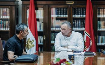 الخطيب يجتمع مع الجهاز الفني الجديد للأهلي 