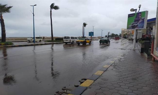 أمطار خفيفة بالإسكندرية مع استمرار حركة الملاحة بالميناء