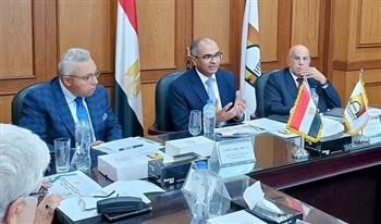 نائب وزير الإسكان يعقد اجتماعًا مع اللجنة التنسيقية العليا لتحديث منظومة أكواد مياه الشرب والصرف الصحي
