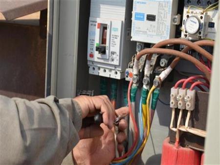 الأمن الاقتصادي يضبط 6 آلاف قضية سرقة تيار كهربائي خلال 24 ساعة