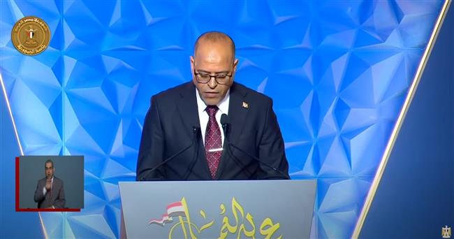 وزير العمل: عمال مصر يقفون صفًا واحدًا خلف قيادة الرئيس السيسي الحكيمة للتغلب على التحديات