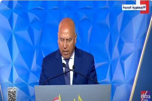 وزير الصناعة يستعرض أمام الرئيس السيسي تفاصيل الخطة العاجلة للنهوض بالصناعة المصرية