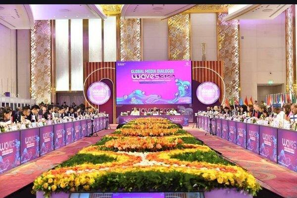 وزير الثقافة يشارك في صياغة "إعلان الحوار الإعلامي العالمي" ضمن قمة WAVES 2025 في مومباي