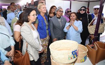 رئيسة "القومي للمرأة" تتفقد نموذج "تحويشة في بنك" بأسوان لتشجيع الشمول المالي للسيدات