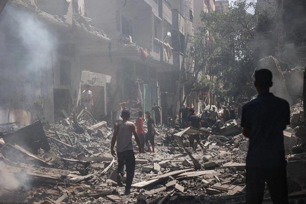 شهيدة و5 إصابات بقصف الاحتلال الإسرائيلي خيمة تؤوي نازحين في دير البلح