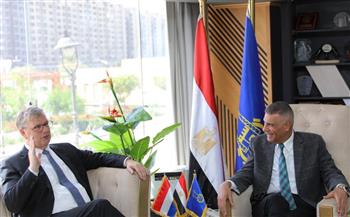 محافظ أسوان يستعرض مع سفير هولندا الفرص الاستثمارية المتنوعة بمختلف القطاعات 
