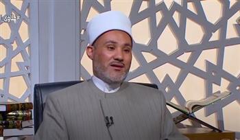 أمين الفتوى: يجوز للمرأة وضع الكحل الأزرق أو الأخضر خارج البيت بشروط