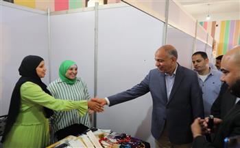 محافظ المنيا يشيد بمعرض الأسر للمشغولات التراثية والمنسوجات اليدوية