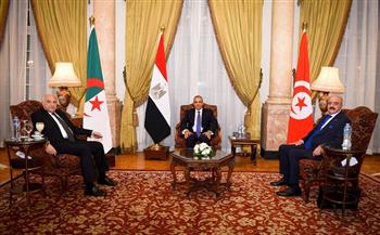 وزير الخارجية يستضيف اجتماعًا للآلية الثلاثية لدول الجوار حول ليبيا مع نظيريه الجزائري والتونسي