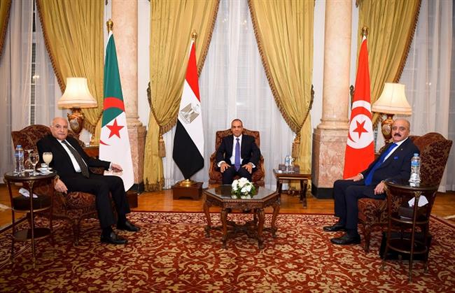 وزير الخارجية يستضيف اجتماعًا للآلية الثلاثية لدول الجوار حول ليبيا مع نظيريه الجزائري والتونسي
