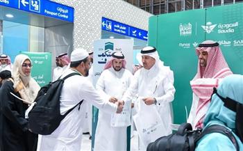 السعودية: غرامة 100 ألف ريال لكل من يقوم بنقل حاملي تأشيرات الزيارة بهدف إيصالهم إلى مكة المكرمة