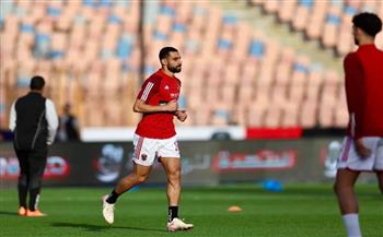 عمرو السولية يجمع متعلقاته تمهيدًا للرحيل عن الأهلي