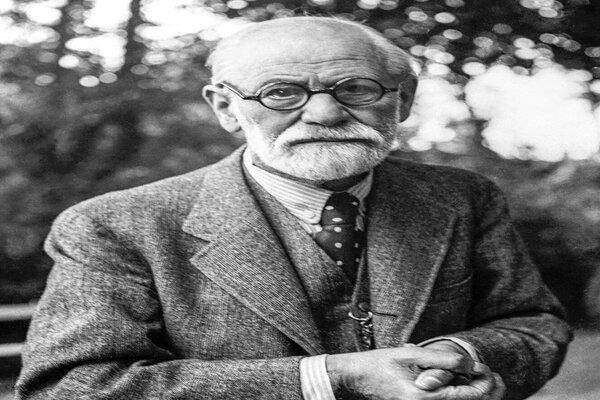سيغموند فرويد.. رائد التحليل النفسي وأب علم النفس الحديث