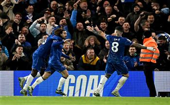 تشيلسي يباغت ليفربول بهدف مبكر في قمة الدوري الإنجليزي