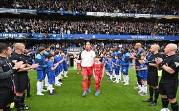 ممر شرفي.. تشيلسي يكرم ليفربول على تتويجه بالدوري الإنجليزي| صور