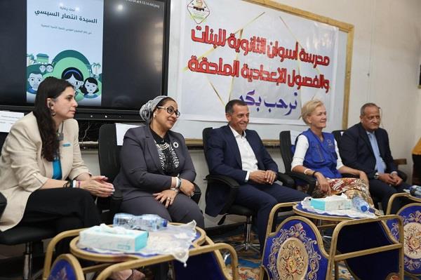 المستشارة أمل عمار تشارك في جولة تفقدية لأنشطة المبادرة الوطنية لتمكين الفتيات "دوِّي" 