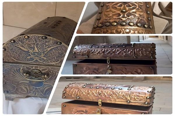 ورشة للمشغولات النحاسية في بيت السناري