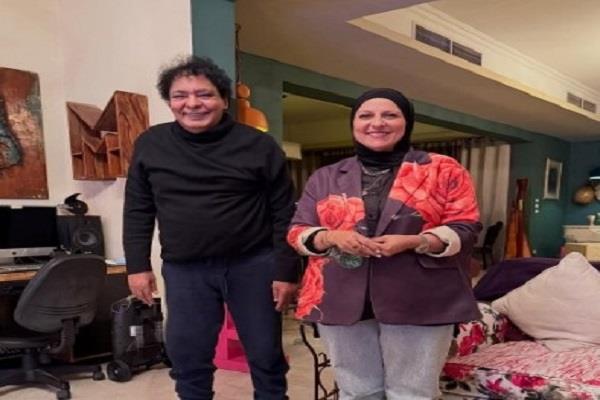 دعاء فاروق عن زياتها للكينج محمد منير: "نجم وقيمة كبيرة"