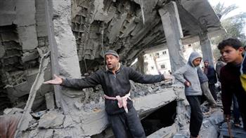 استشهاد 5 فلسطينيين في قصف إسرائيلي يستهدف منازل وخيام نازحين وسط وجنوب غزة  