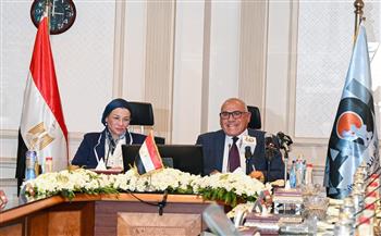 رئيس العربية للتصنيع ووزيرة البيئة يشهدان توقيع عقود واتفاقيات بمجال مشروعات حماية البيئة