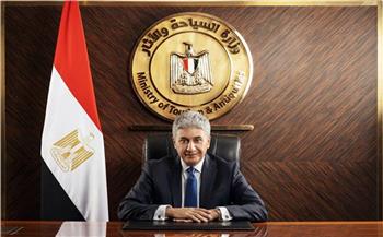 وزير السياحة يبحث تعزيز ورفع كفاءة الخدمات المقدمة للزائرين والسائحين بـ15 موقعًا أثريًا