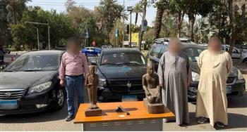 ضبط  3 أشخاص حاولوا بيع تماثيل مقلدة بزعم أنها أثرية في القاهرة