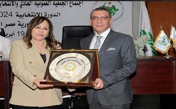 الاتحاد الإفريقي للكرة الطائرة يختار ياسر قمر مستشارًا لمجلس الإدارة  